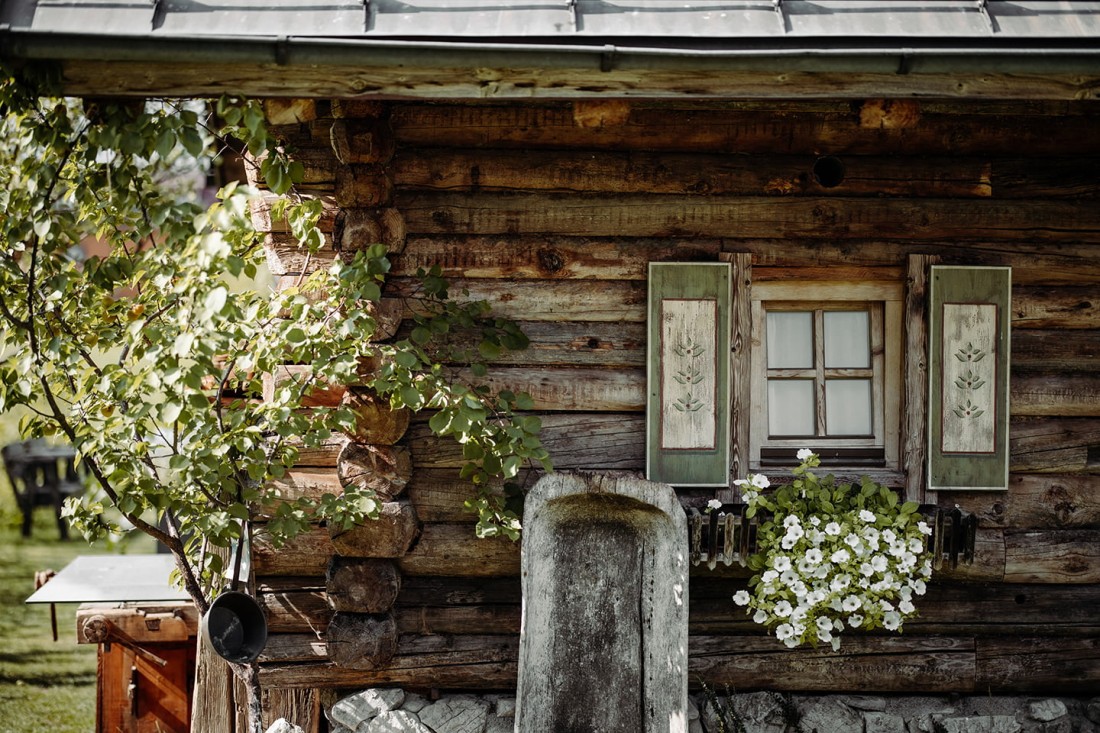 Au&szlig;enansicht Chalet im Sommer