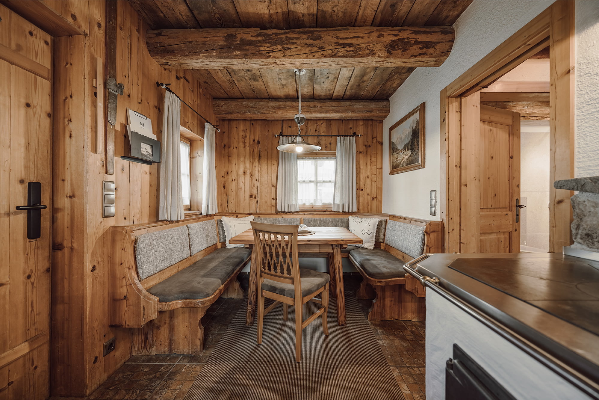 Wohnbereich im Garten-Chalet vom Hotel loj in Flachau