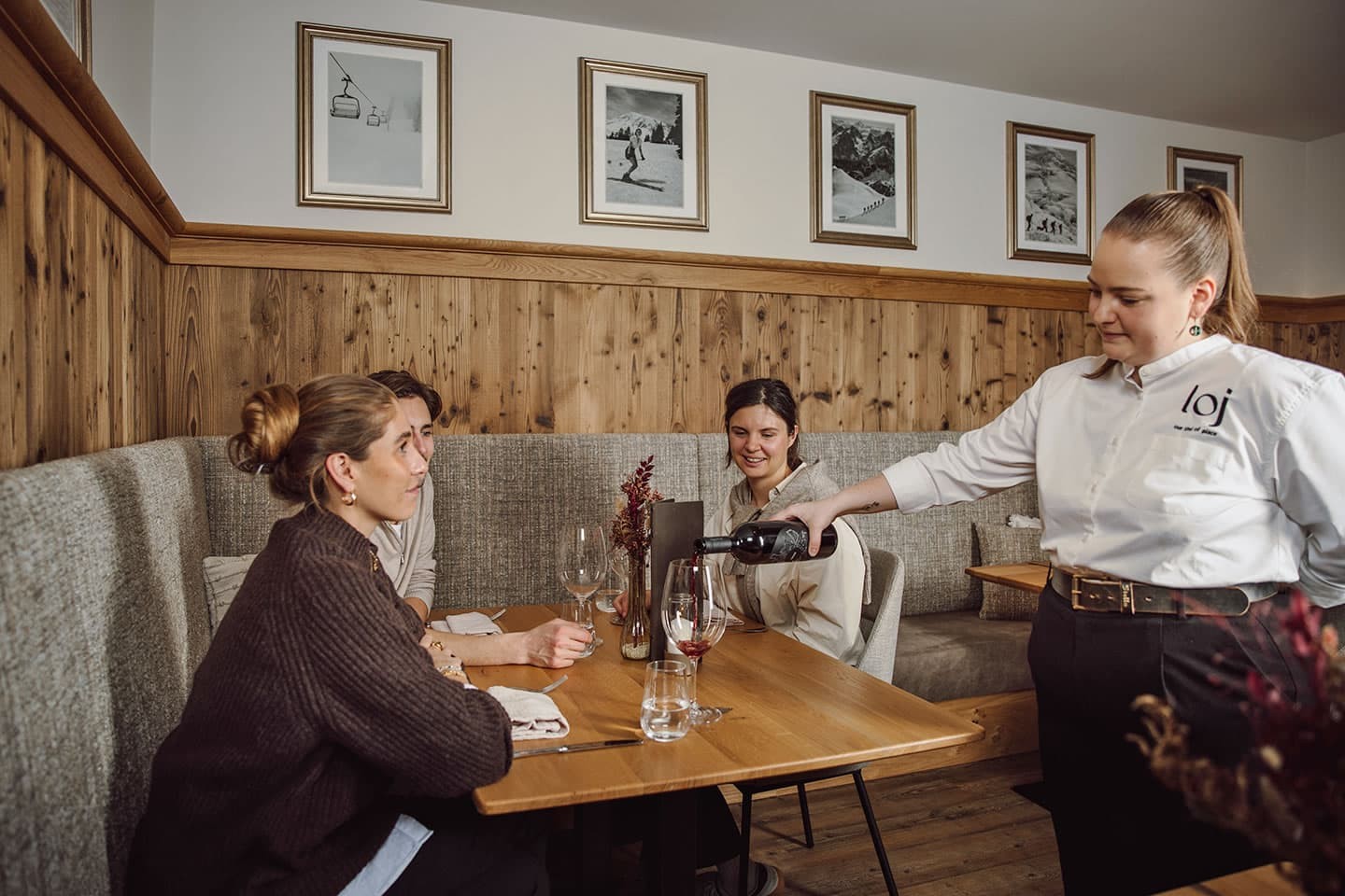 Weinverkostung beim Wine & Dine Dinner im Restaurant seven's kitchen in Flachau