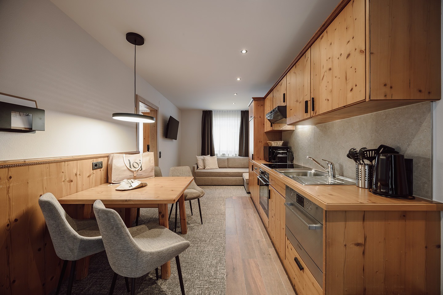 Wohnk&uuml;che im Apartment Standard mit zwei Schlafzimmer
