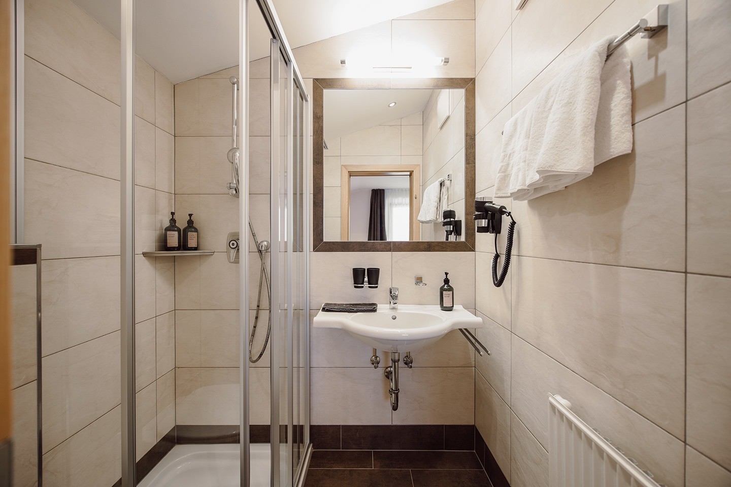 Badezimmer im Apartment Standard mit zwei Schlafzimmer