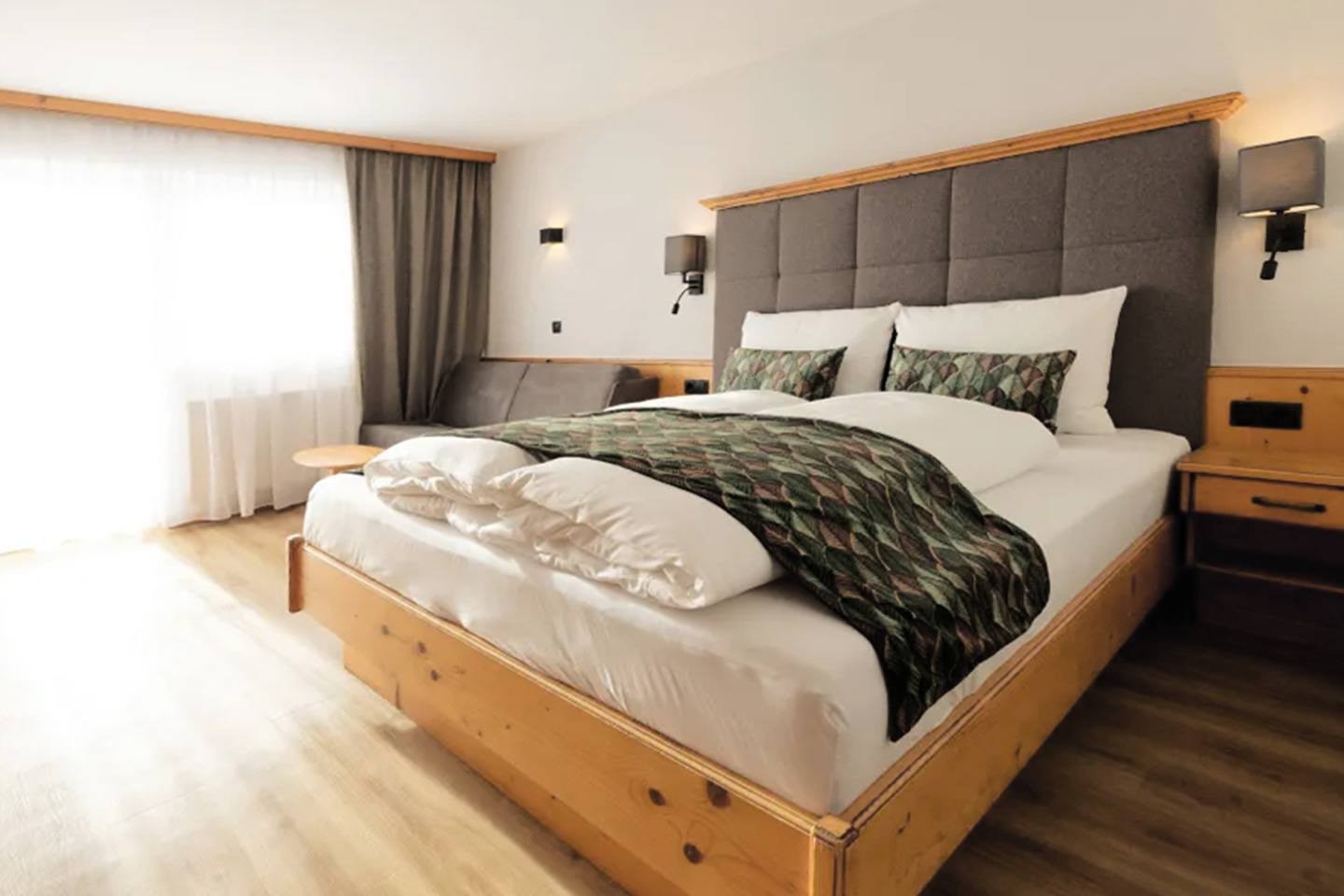 Zimmer Deluxe mit Terrasse